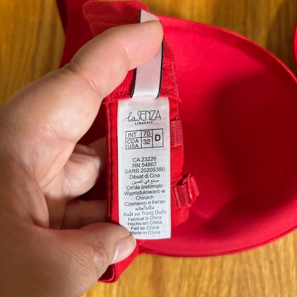 π¨3X$30π¨ La SENZA Red and Silver Embellished Bra - Picture 7 of 8